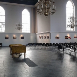 KORT BEZINNINGSMOMENT - Meditatief moment in de Grote Kerk in Emmen. Een moment van stilte en rust. Naar binnen.
