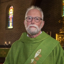 PASTOOR STIEKEMA – Over het Taizégebed op zondag 11 oktober in de Heilige Gerardus Majellakerk in Barger Oosterveld.